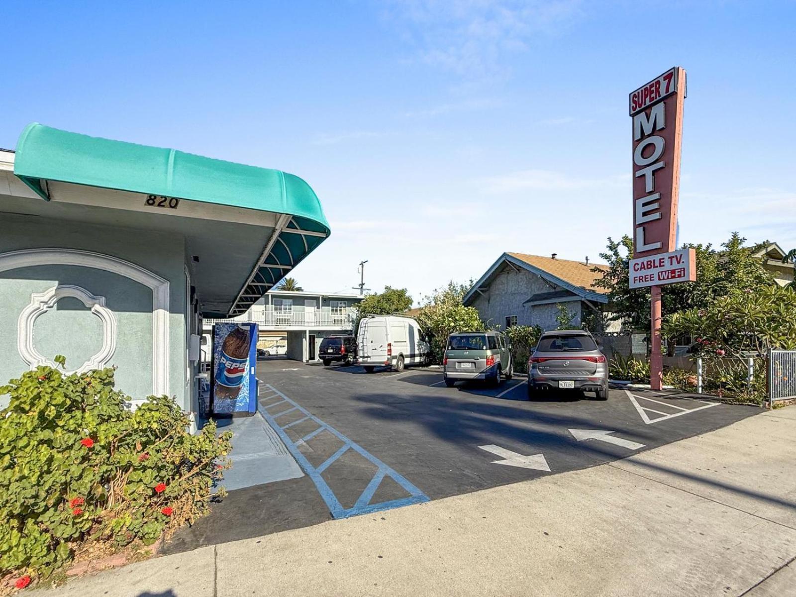 Super 7 Motel Anaheim Exterior photo