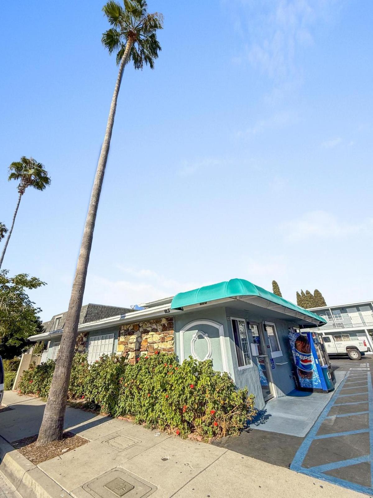 Super 7 Motel Anaheim Exterior photo